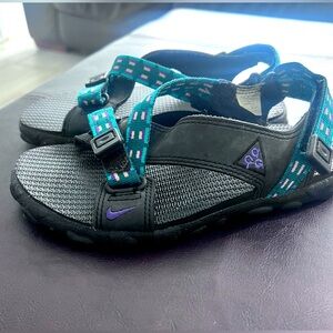 NIKE ACG Women Teal Hiking Sandals - Size 6